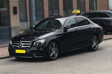 Verkeerschool Nationaal Taxi aan de straat